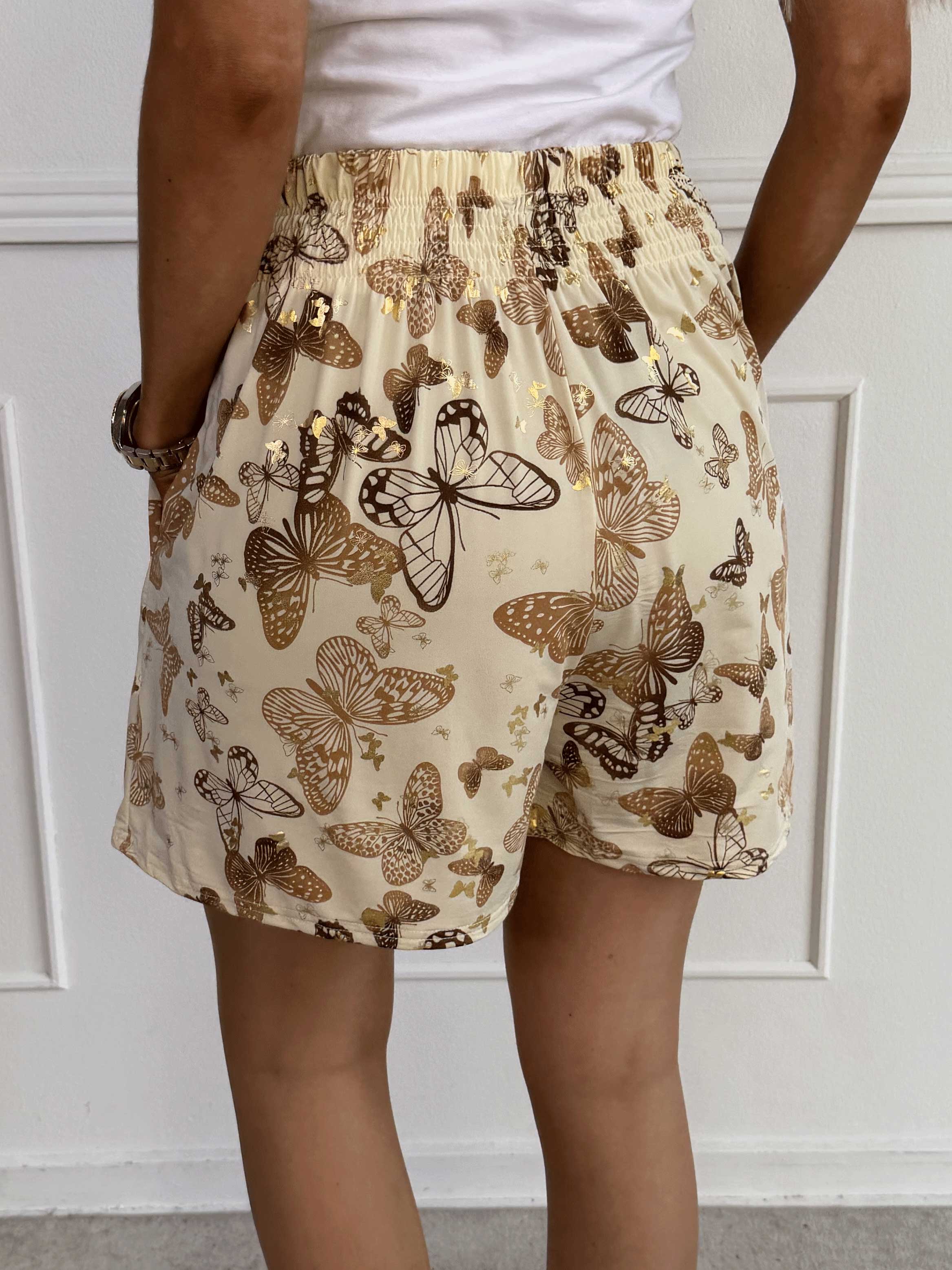 Pams Butterfly Shorts - Elastiske shorts med sommerfugleprint og gulddetaljer